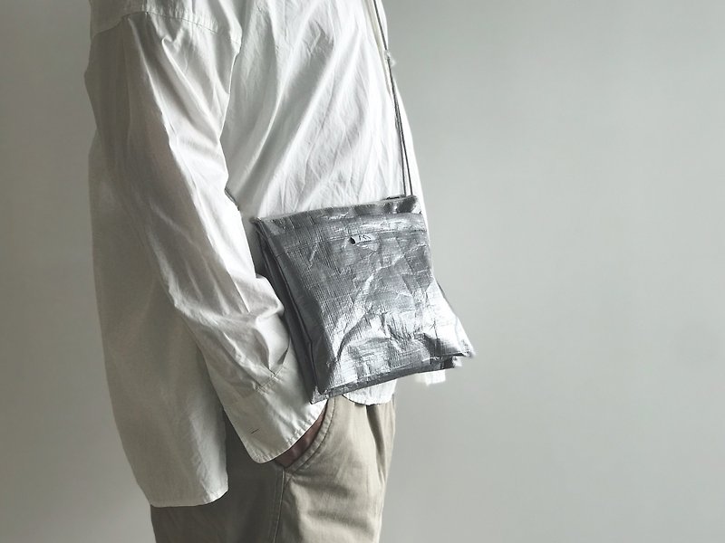 Lightweight polyethylene sacoche / 4 storage spaces / Silver - Messenger Bags & Sling Bags - Other Man-Made Fibers Silver