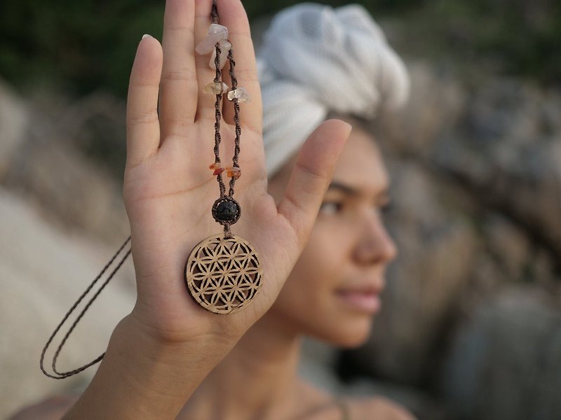 Chakra Healing Stones Flower of life Necklace with 7 chakras stones - สร้อยคอ - ไม้ สีนำ้ตาล