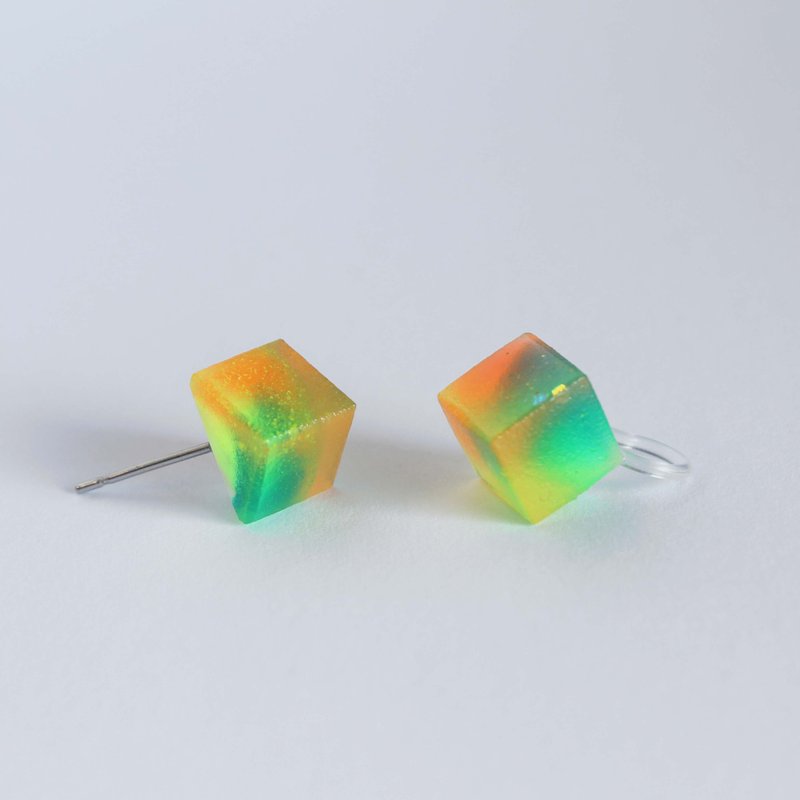 Sunshine Recorder / resin earring - Single /  ICE CUBE - Earrings & Clip-ons - Resin Green