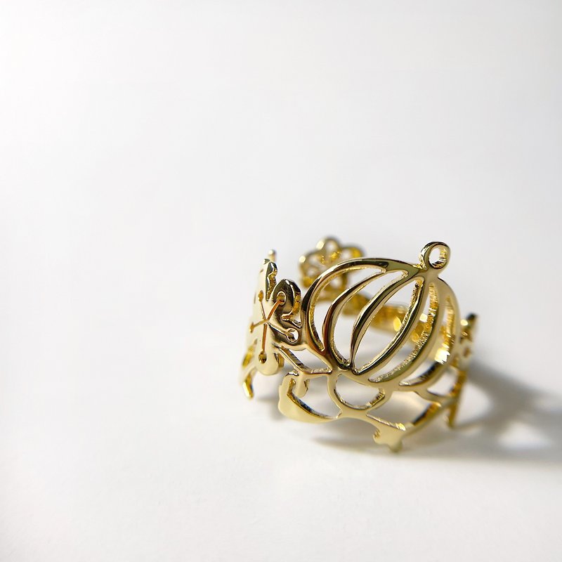Plum blossoms bloom in a few months / hand-shaped ring - General Rings - Copper & Brass Gold
