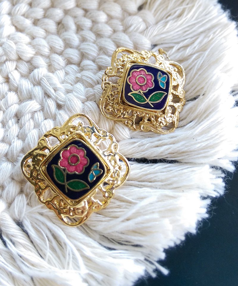 Vintage Jewelry 西洋古董飾品 景泰藍 黑底小花 針式耳環 - 耳環/耳夾/耳骨夾 - 其他金屬 金色