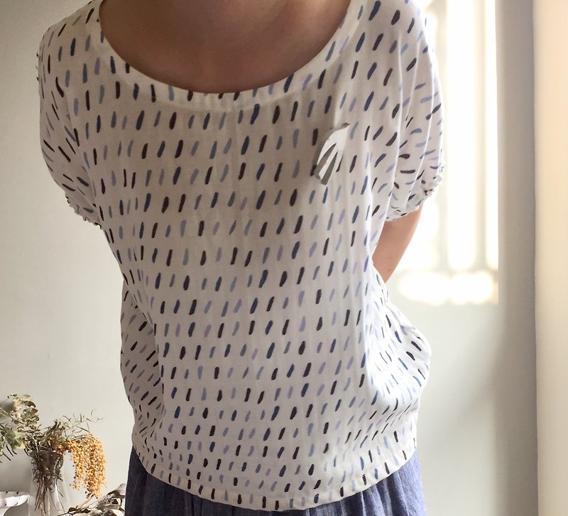 Raindrop / Raindrop Print Puff Sleeve Round Neck Top 100% Cotton Made in Japan Double Yarn - เสื้อผู้หญิง - ผ้าฝ้าย/ผ้าลินิน 