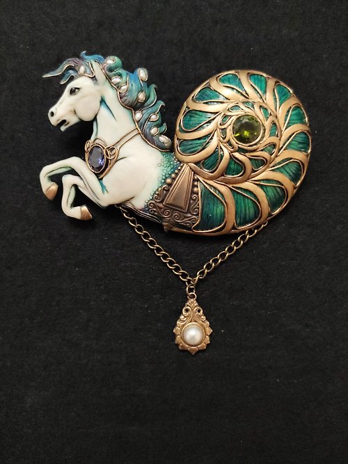 Lorentina Green-white horse Nautilus brooch, horse jewelry, green brooch, horse brooch