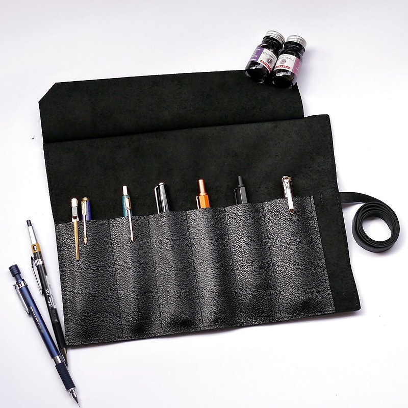 Black embossed leather pen roll. Free branding. - กล่องดินสอ/ถุงดินสอ - หนังแท้ สีดำ