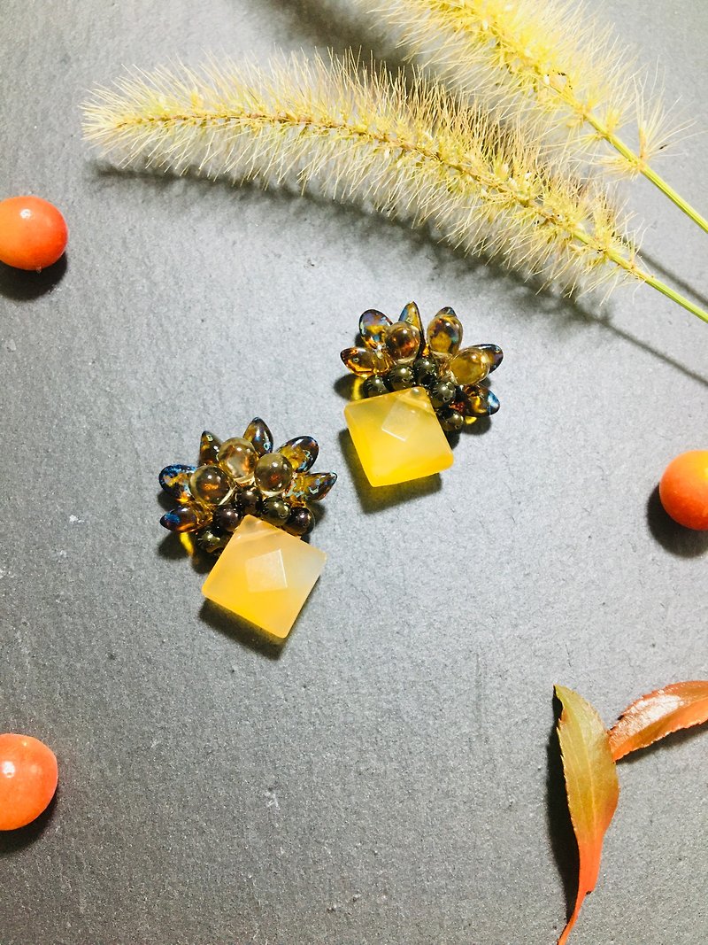 Bright yellow carnelian and glass bead earrings - ต่างหู - เครื่องประดับพลอย สีเหลือง