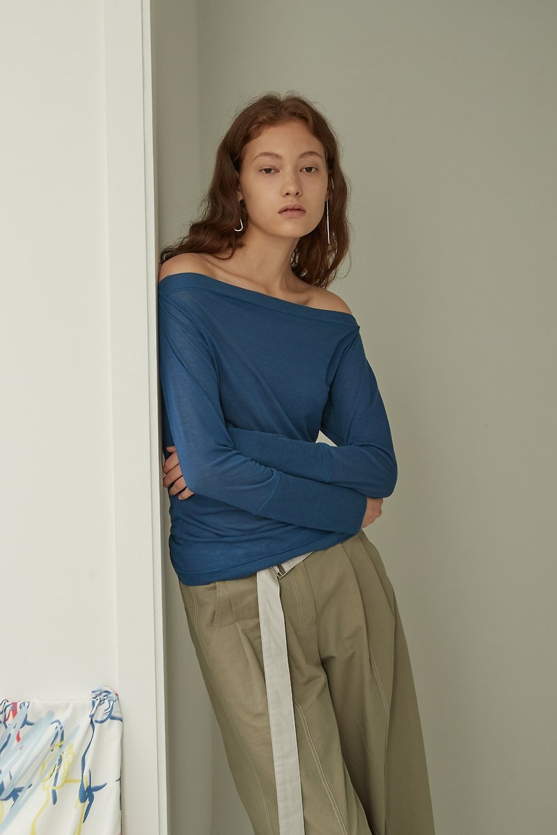 Light Wool Off Shoulder Top/ Prussian Blue - เสื้อผู้หญิง - ขนแกะ สีน้ำเงิน