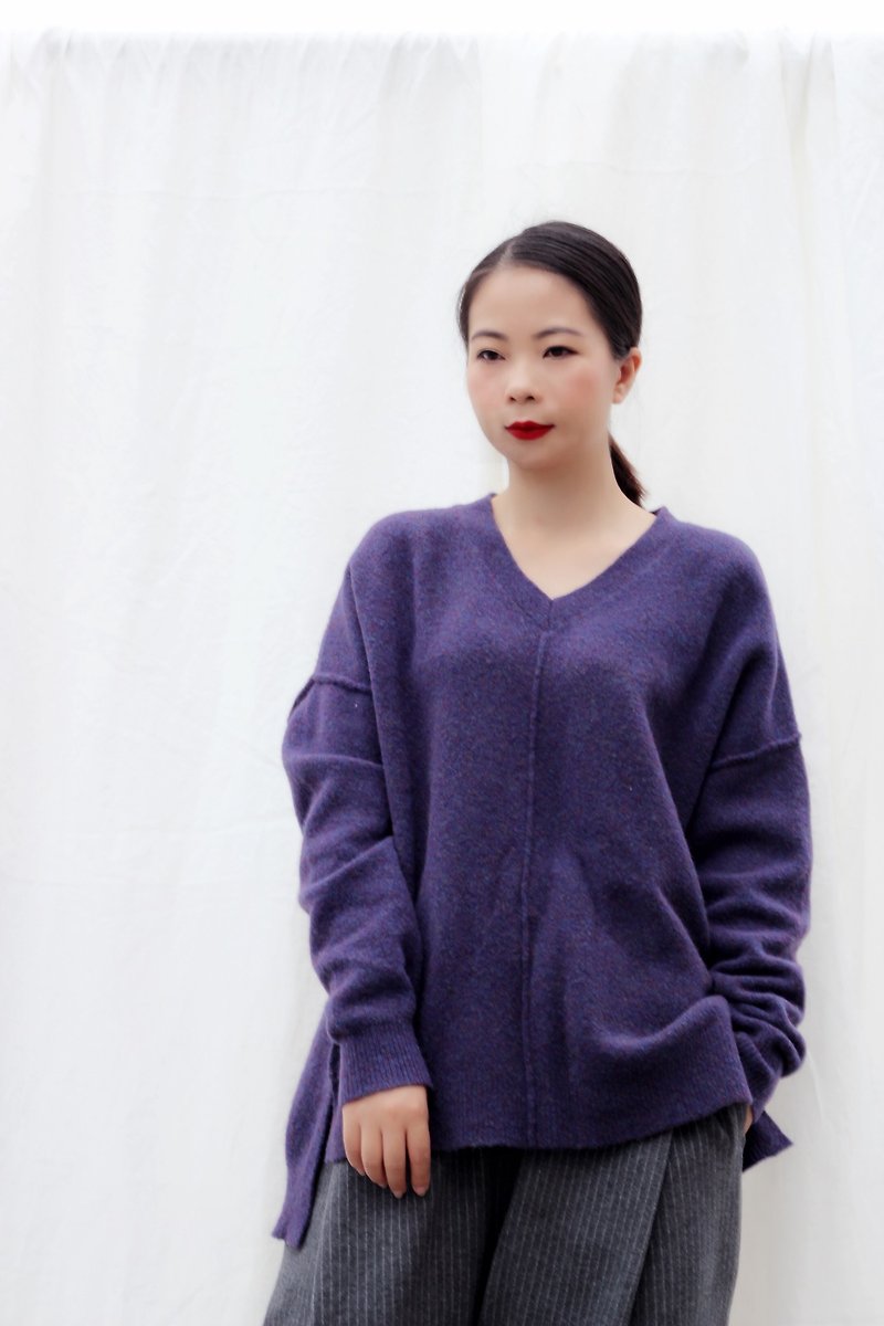 [spot] deep purple V-neck wool sweater - สเวตเตอร์ผู้หญิง - ขนแกะ สีม่วง