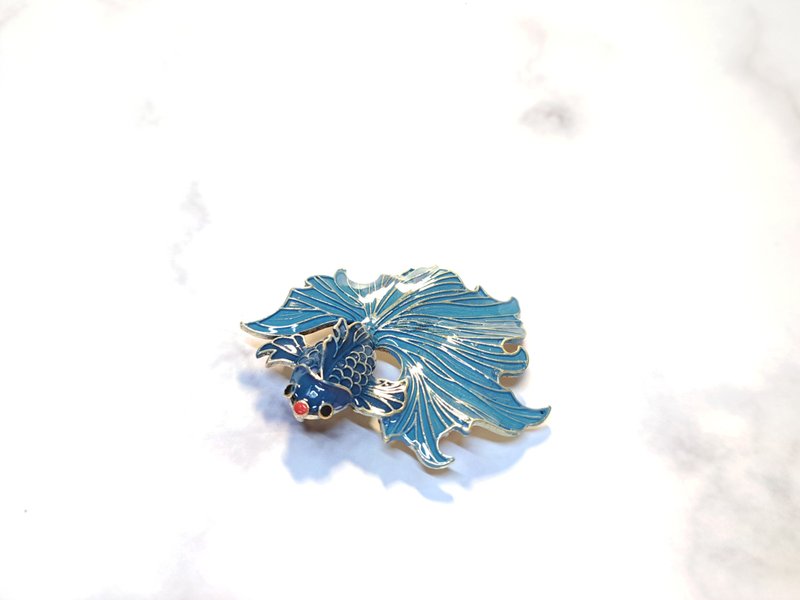 Like a fish in water brooch/necklace 2 with extra rope - เข็มกลัด/พิน - โลหะ หลากหลายสี