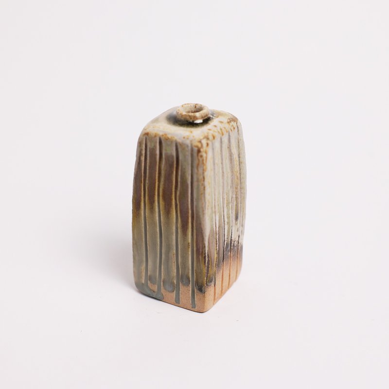 明芽窯 l 柴燒手捏灰釉刻紋小口花瓶 花器 陶藝品 插花 陶器 T - 茶壺/茶杯/茶具 - 陶 橘色