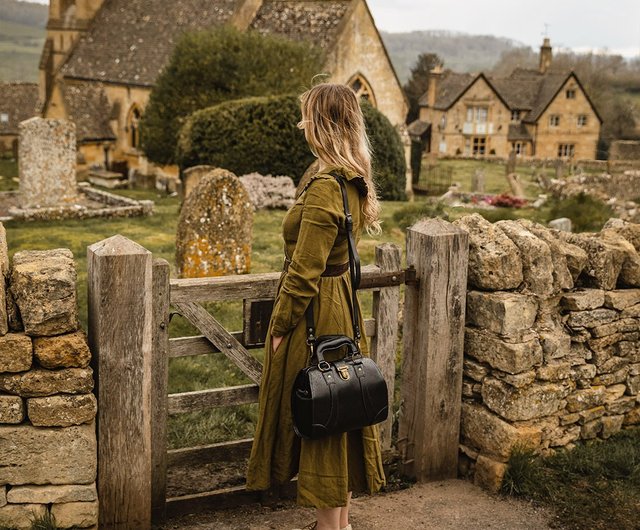 JAQUELINE Vintage Leather Doctor Bag Mini Brown - Shop Beara Beara  Messenger Bags & Sling Bags - Pinkoi