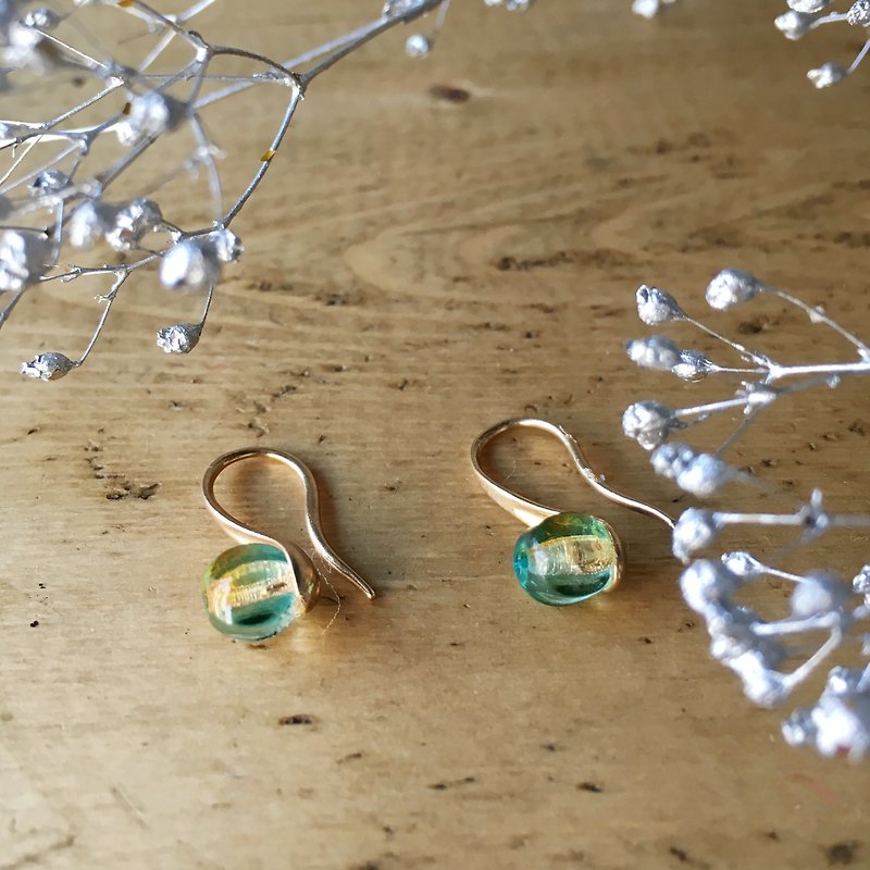 Czech beads earrings riding a little tea spoon (green) - ต่างหู - แก้ว สีเขียว