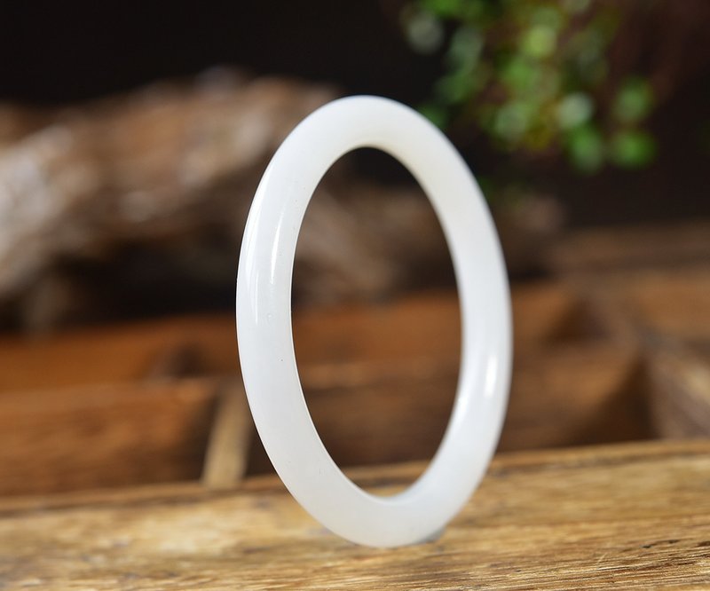 天然和田玉羊脂玉手鐲 圈口57.3mm 做工精緻 上手簡單大方 - 手鍊/手環 - 玉石 