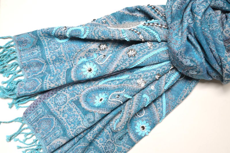 [Christmas Gift Box] Cashmere boiled wool hand-embroidered scarf and shawl, dreamy aqua blue beaded style - ผ้าพันคอถัก - ขนแกะ สีน้ำเงิน