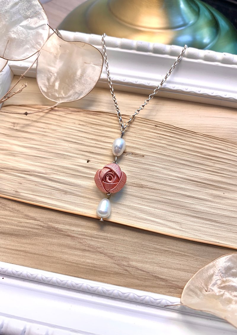 【Re-Re】 Silk Flora - Sophia Double Pearl Little Rose Necklace - Necklaces - Silk Pink