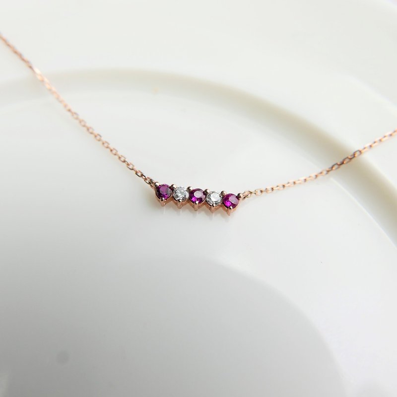 10K little lady series||Love at first sight||Full ruby ​​row Rose Gold ultra-fine clavicle necklace - สร้อยคอทรง Collar - เครื่องประดับ สีแดง