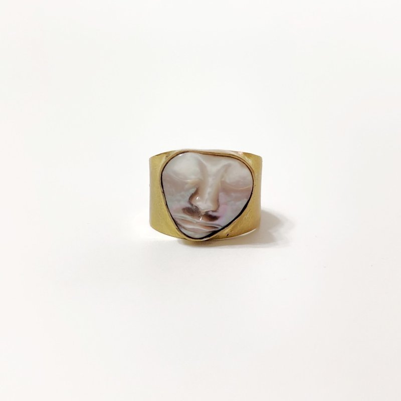 MEACHA - 手工人臉珍珠貝戒指 - 戒指 - 貝殼 