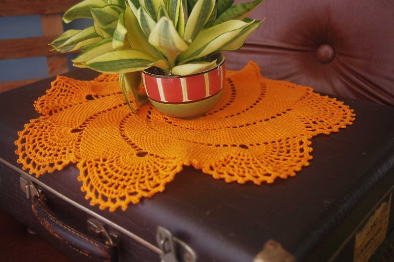 北歐雜貨-瑞典傳統手鉤織橘色蕾絲裝飾桌布 - 餐桌布/桌巾/餐墊 - 棉．麻 橘色