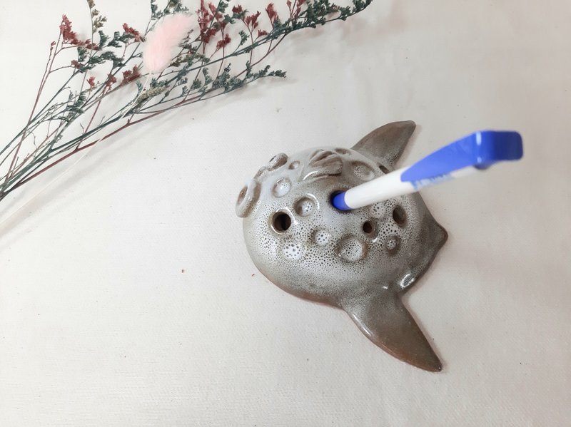 【體驗】手捏陶--曼波魚筆插壁掛陶飾品 - 陶藝/玻璃 - 陶 