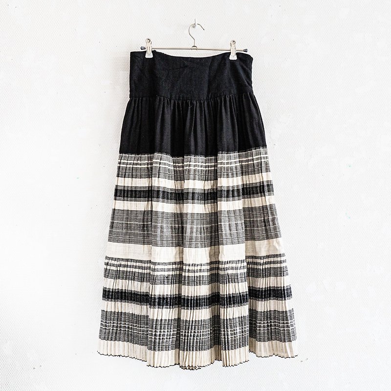 Hmong black and white pleated skirt - Skirts - Cotton & Hemp 