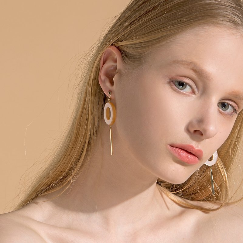 大理石紋理耳環／耳夾 - 耳環/耳夾 - 壓克力 白色