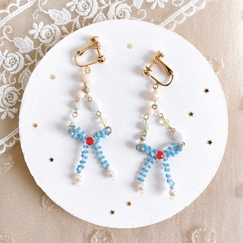 fickle ribbon earrings - ต่างหู - แก้ว สีน้ำเงิน