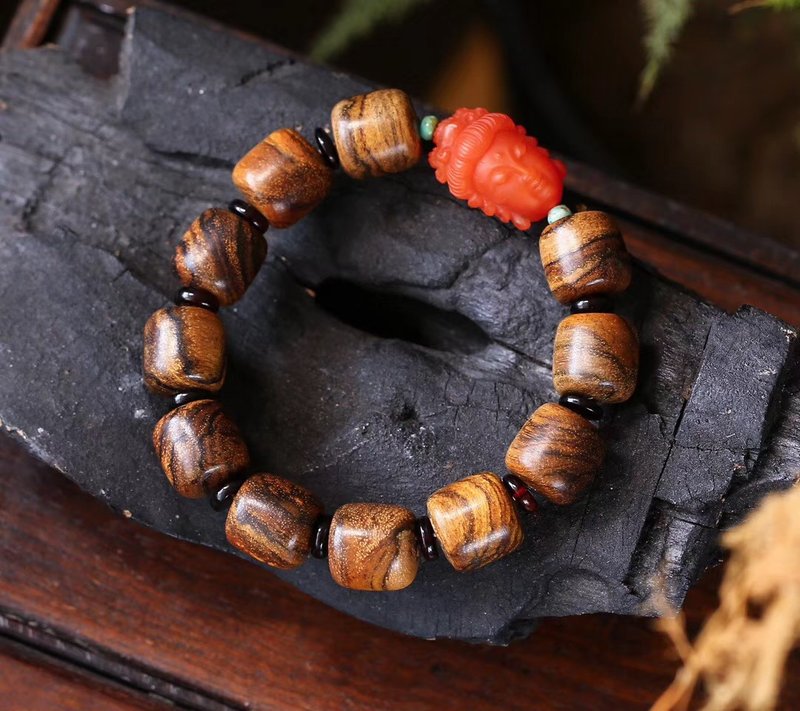 [New store welfare price] natural Indonesian Kalimantan tiger skin pattern agarwood beads bracelet / full of grease - สร้อยข้อมือ - วัสดุอื่นๆ 