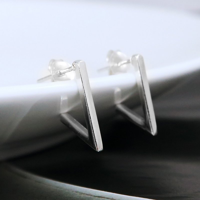 Ear Silver Silver Pure Silk Earrings-64DESIGN - ต่างหู - เงินแท้ สีเงิน