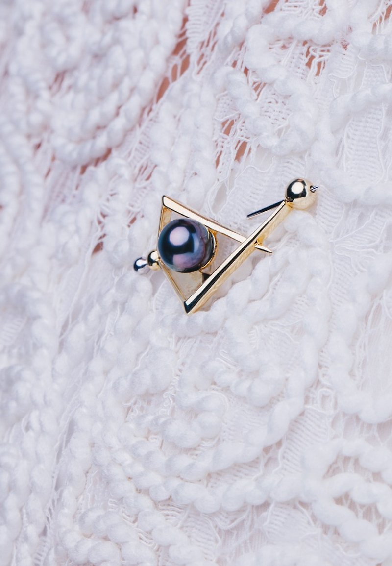 INTERCONNECT | Tahitian Peacock Pearl Brooch - Brooches - Other Metals Gold