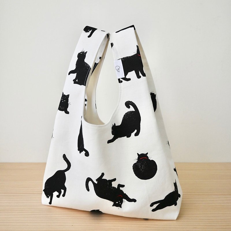 Kojima fukuro vest bag shopping bag environmental protection bag lunch bag [little black cat] - กระเป๋าถือ - ผ้าฝ้าย/ผ้าลินิน ขาว