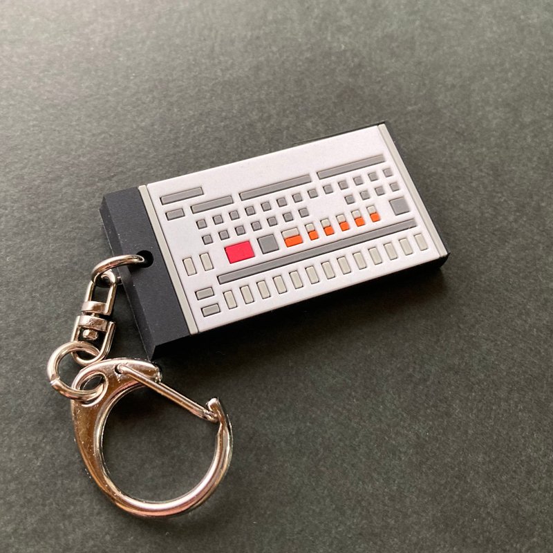 キーホルダー　リズムマシン　ラバーキーホルダー 　02PCM-Analog RhythmMachine 909 - 鑰匙圈/鑰匙包 - 其他材質 白色