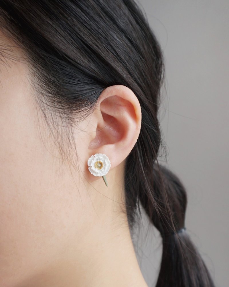 PARTY FOR EARS | Iceland Poppy handmade soft ceramic earrings ear stud Clip-On polymerclay - ต่างหู - ดินเผา ขาว