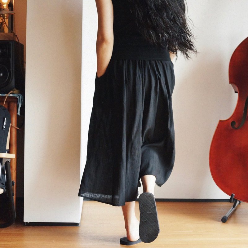 黑色豎條紋褶皺肌理面料 大闊形百搭舒適寬鬆闊腿裙褲 - 女長褲 - 棉．麻 橘色