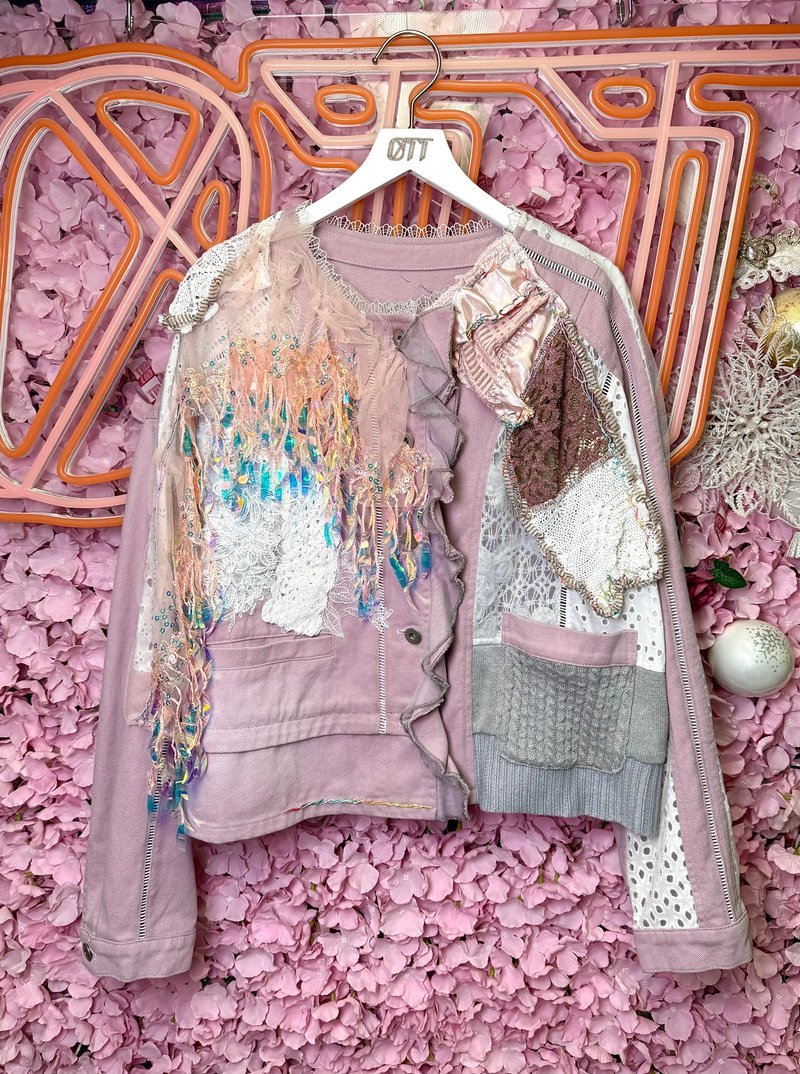 OTT 唯一無二•Unique 日本風煌めく手縫いレースパッチワーク ウォッシュ加工ピンクデニムジャケット - ジャケット - ウール ピンク