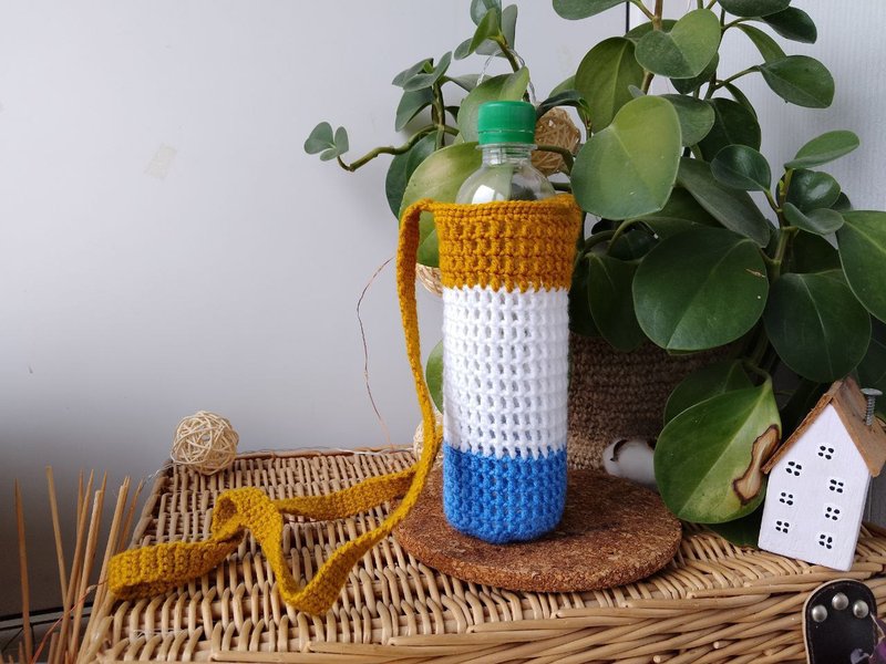 Bottle bag for walking the dog. Small water bag over the shoulder. Water bag. - 飲料提袋/杯套 - 棉．麻 多色