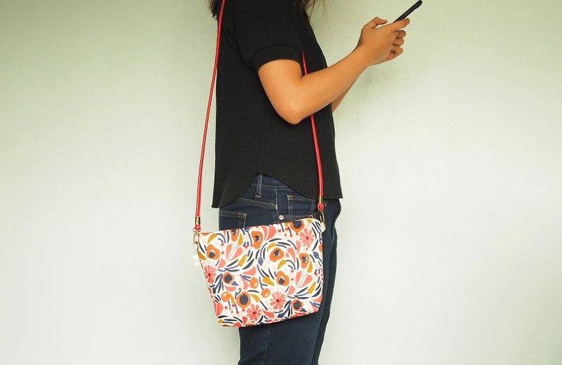 Handmade tote bag handbag canvas bag shopping bag Cat Kitten canvas tote bag - Messenger Bags & Sling Bags - Cotton & Hemp Red