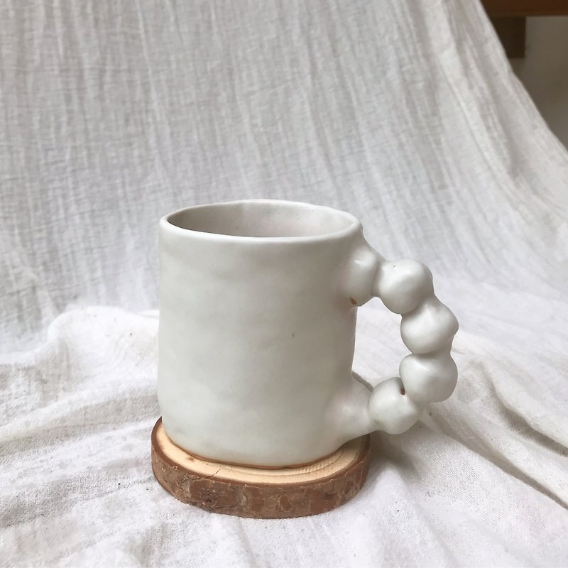 Handmade Ceramic mug - 咖啡杯/馬克杯 - 陶 白色