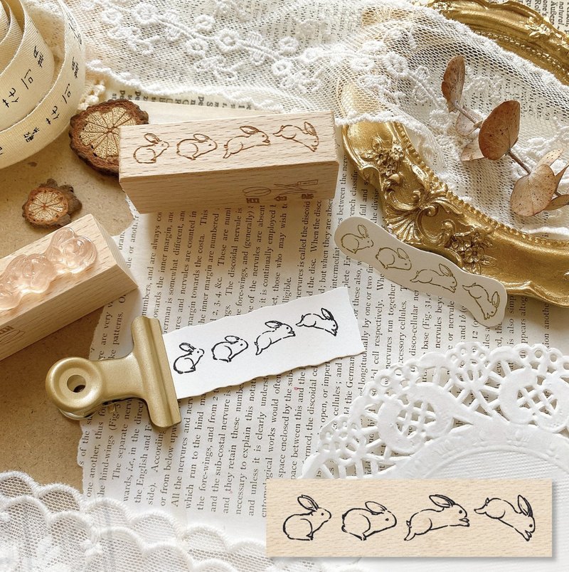 Little Rabbit Wooden Pocket Stamp - ตราปั๊ม/สแตมป์/หมึก - วัสดุอื่นๆ สีกากี