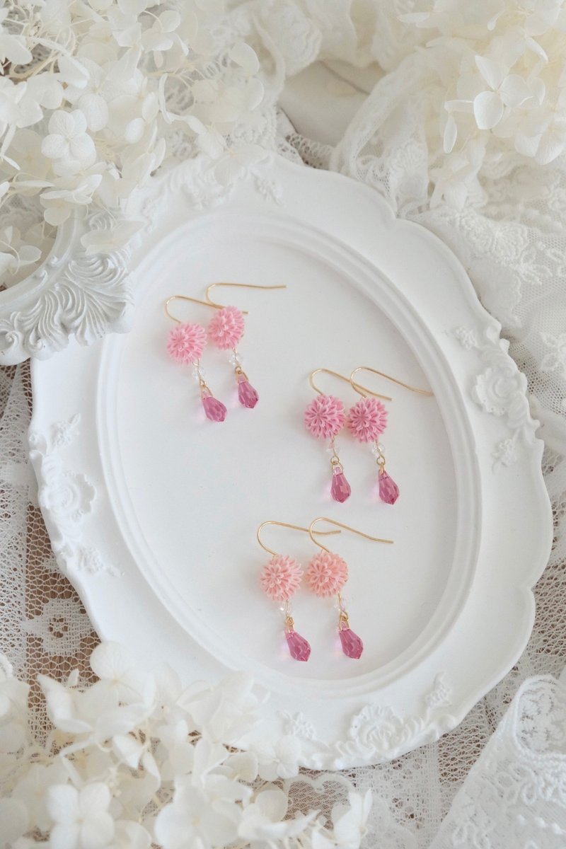 Purple style flower sword and chrysanthemum earrings in pink color - Earrings & Clip-ons - Silk Pink