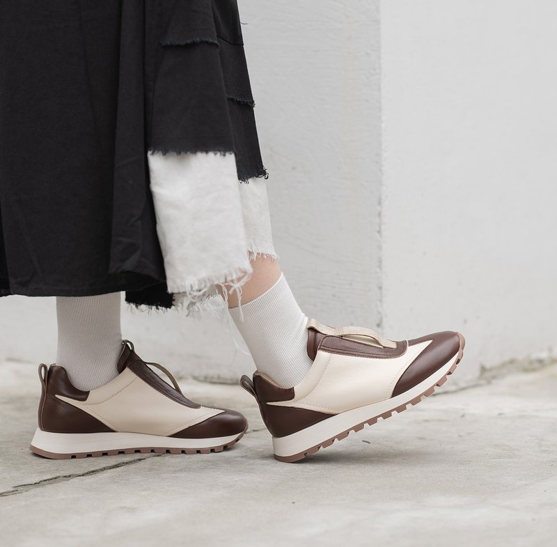 Straight leather-strapless casual shoes and jogging shoes-light brown - รองเท้าลำลองผู้หญิง - หนังแท้ สีนำ้ตาล