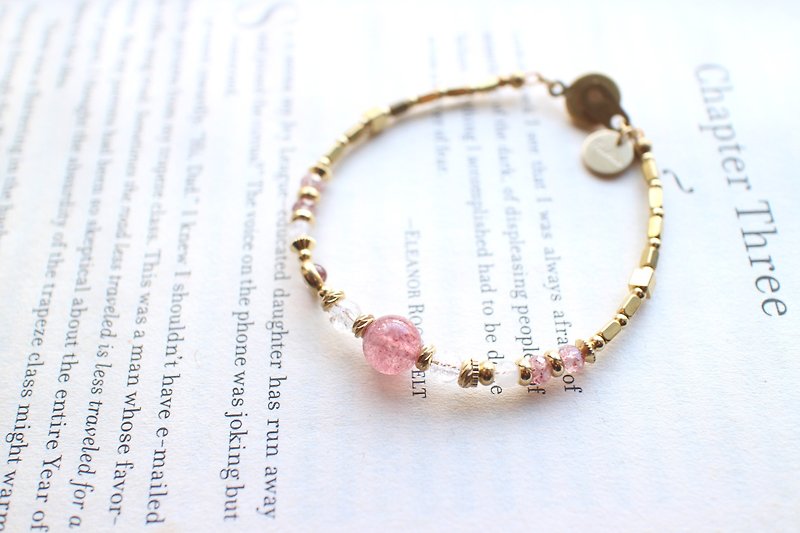 Strawberry season-zircon pearl bracelet - สร้อยข้อมือ - โลหะ สึชมพู
