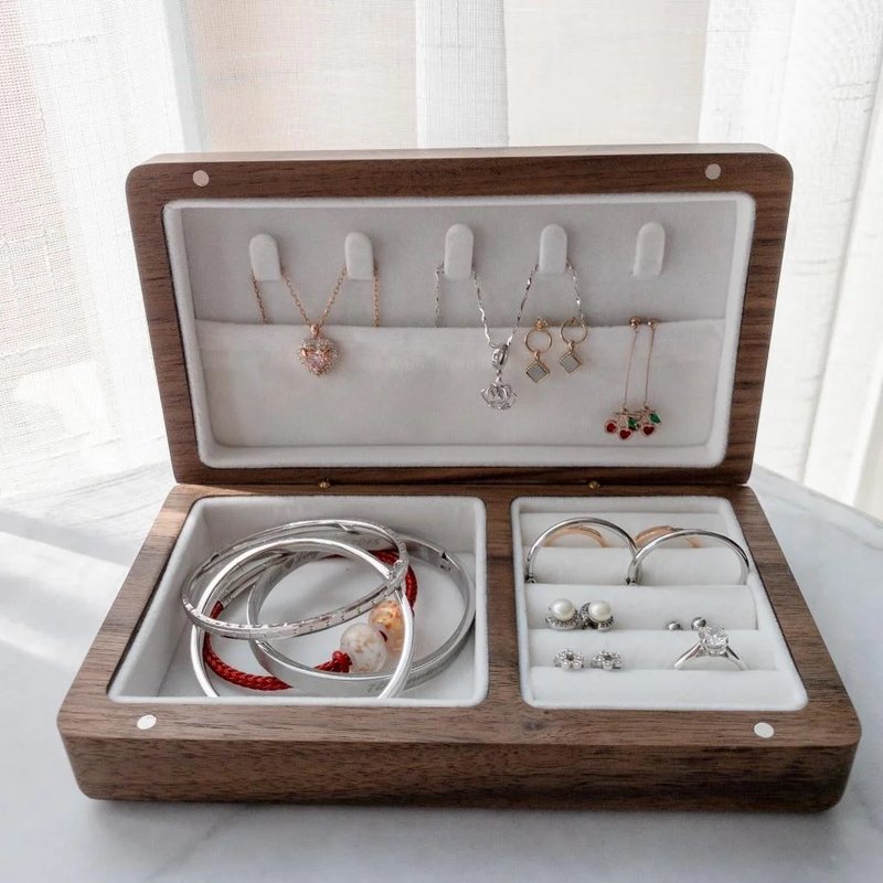 walnut jewelry box - กล่องเก็บของ - ไม้ สีนำ้ตาล