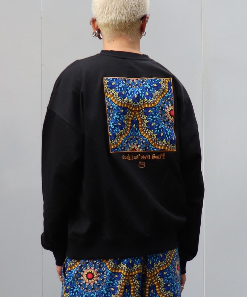 Cook your own soupパッチ刺繍裏毛プルオーバー(BLACK×LIVE FREELY(BLUE GREEN)) - 帽T/大學T - 棉．麻 黑色
