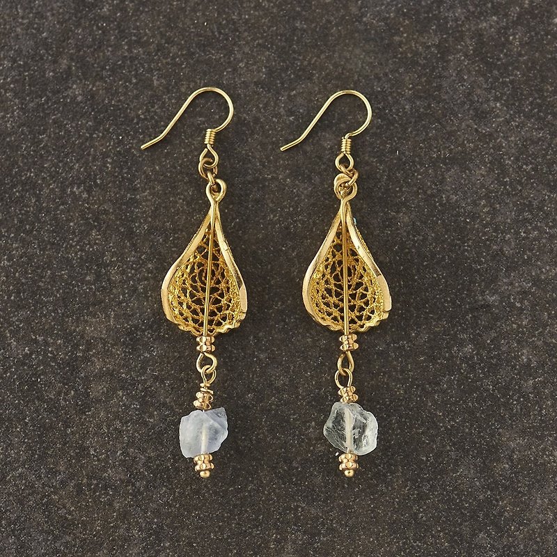 [Crystal] Bronze valve Ying Stone earrings - Earrings & Clip-ons - Copper & Brass Gray