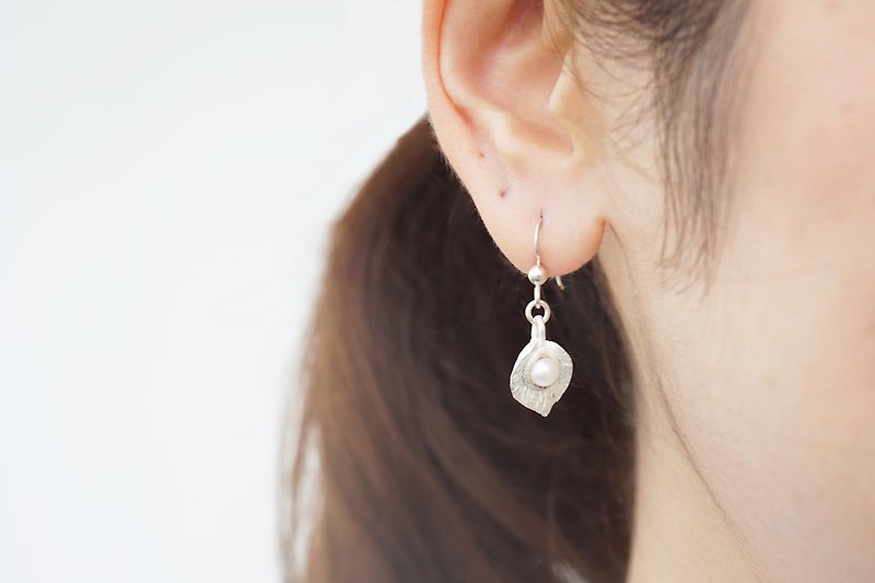 ฺBo Leaf earrings - 耳環/耳夾 - 銀 銀色