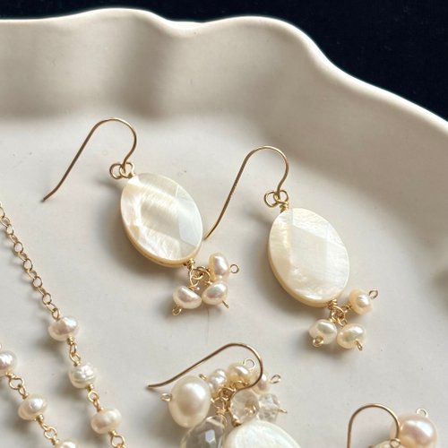 17select -Hina Jewelry- 純白 14KGF 白貝殼 x 珍珠 Cameo風格耳環 / 耳夾 / 六月誕生石