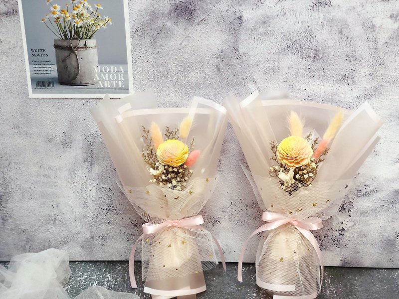【Graduation Bouquet】Sweet Pink Orange Dry Bouquet with Paper Bag Mesh Bouquet - Dried Flowers & Bouquets - Plants & Flowers Orange