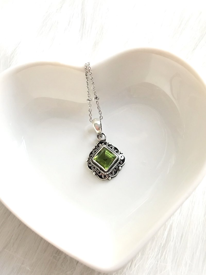 Peridot 925 sterling silver square lace necklace Nepal handmade silverware - Necklaces - Gemstone Green