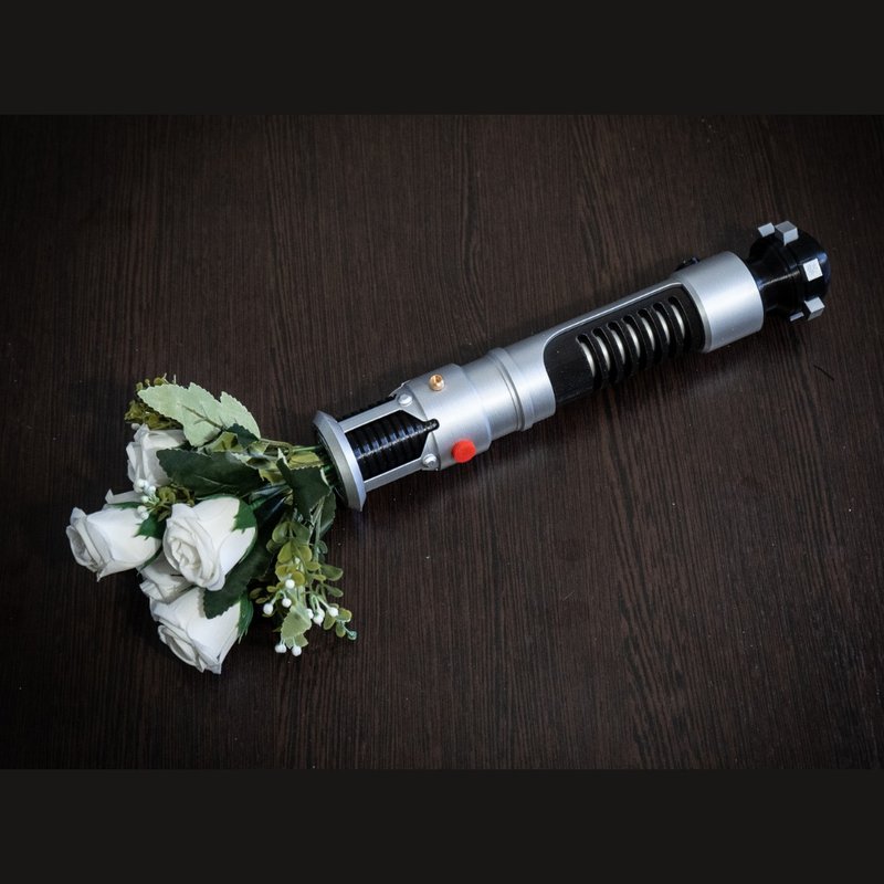 Star Wars Inspired Bridal Bouquet Holder Obi-Wan Kenobi's | star wars wedding - ช่อดอกไม้แห้ง - พลาสติก สีเงิน