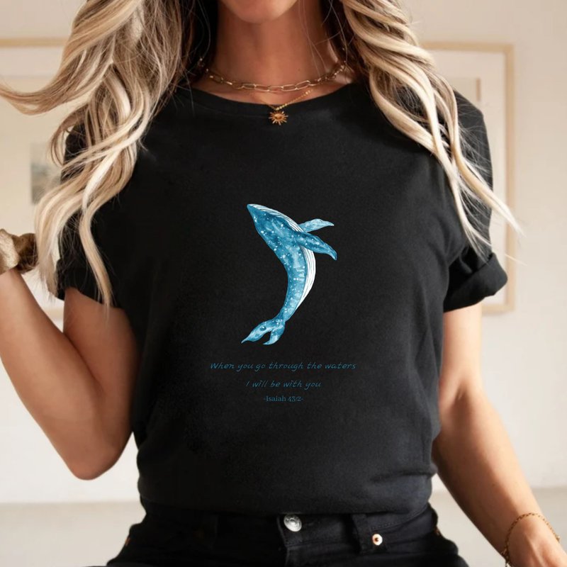 When you go through whale Bible verses gospel unisex crop top - เสื้อยืดผู้หญิง - ผ้าฝ้าย/ผ้าลินิน ขาว