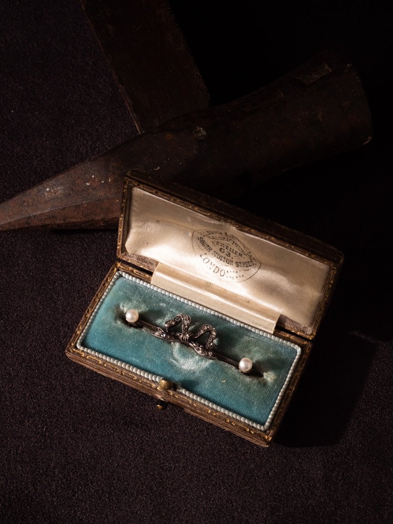1900s 法國 美好年代 鑽石蝴蝶結與珍珠胸針(附原盒) - 胸針 - 貴金屬 白色